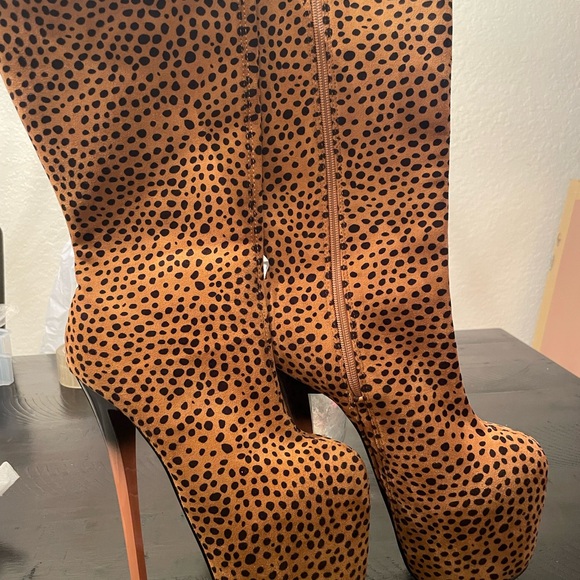Stiletto Leopard print suede platform boots! These are super sexy! Size 38/7.5 - Picture 2 of 16